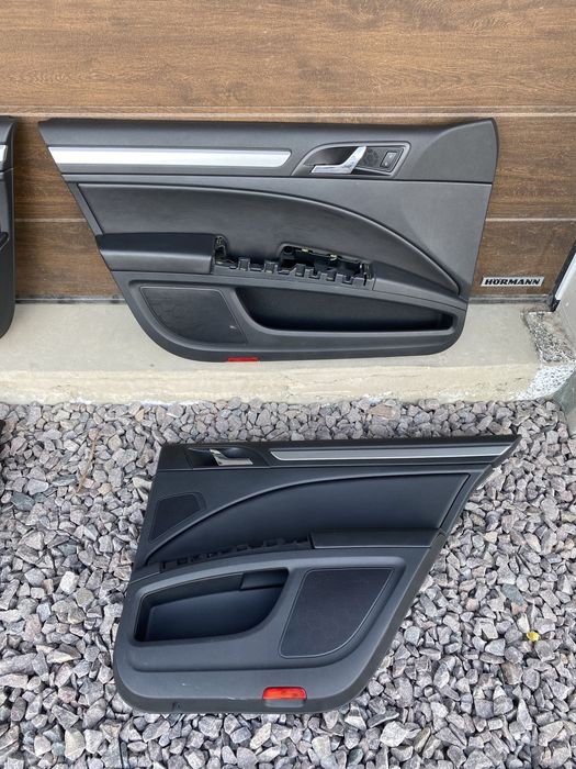 Дверні карти обшивка двері шкіряні Шкода Суперб 2 Skoda Superb2
