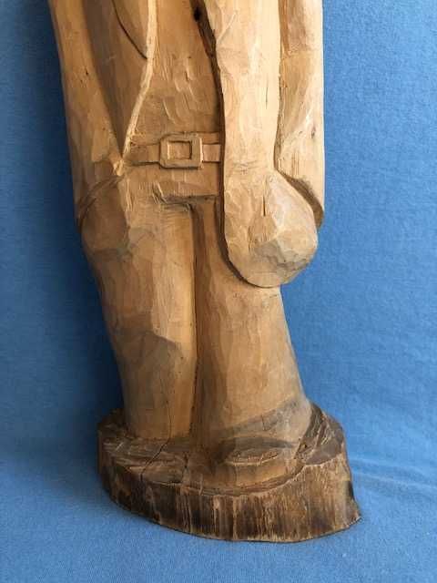Drewniana rzeźba postać mężczyzny
