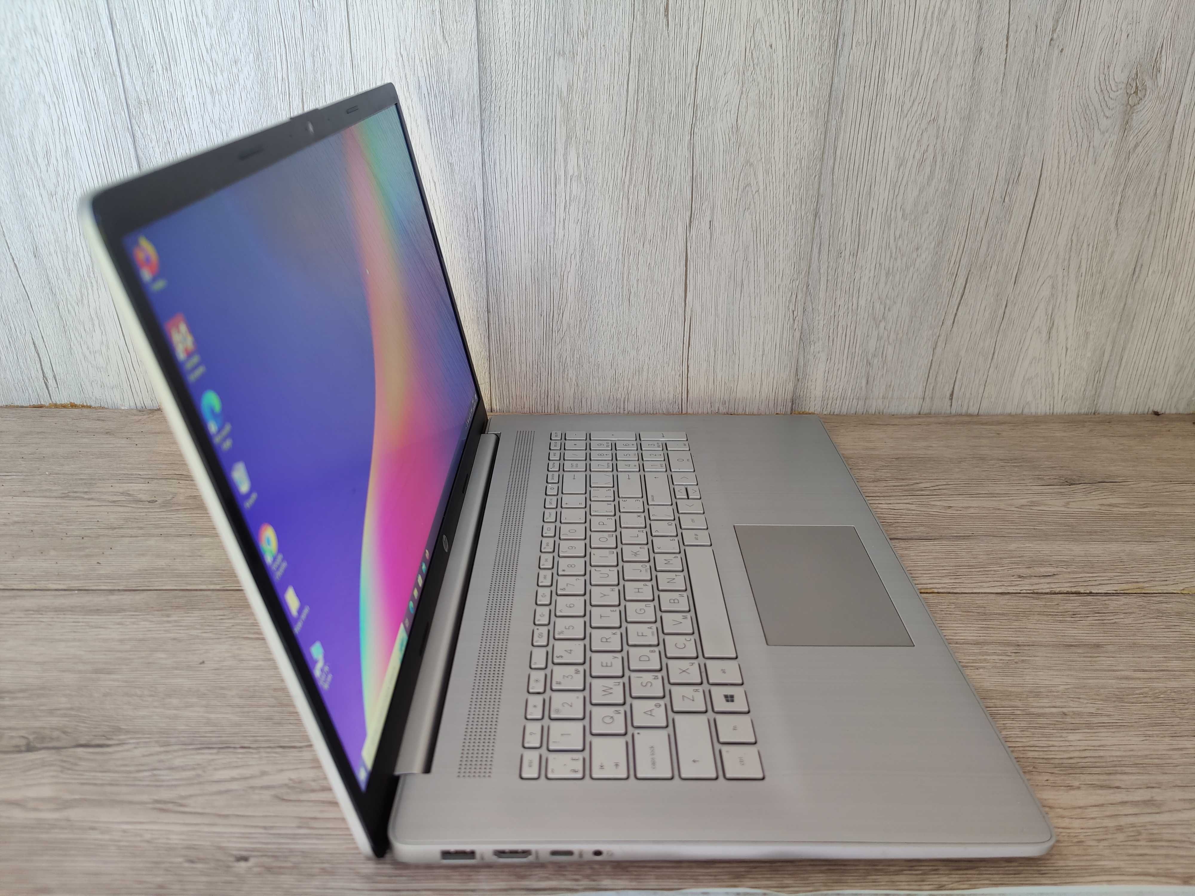 Ноутбук HP Laptop 17.3-cp0034ua 8/256SSd