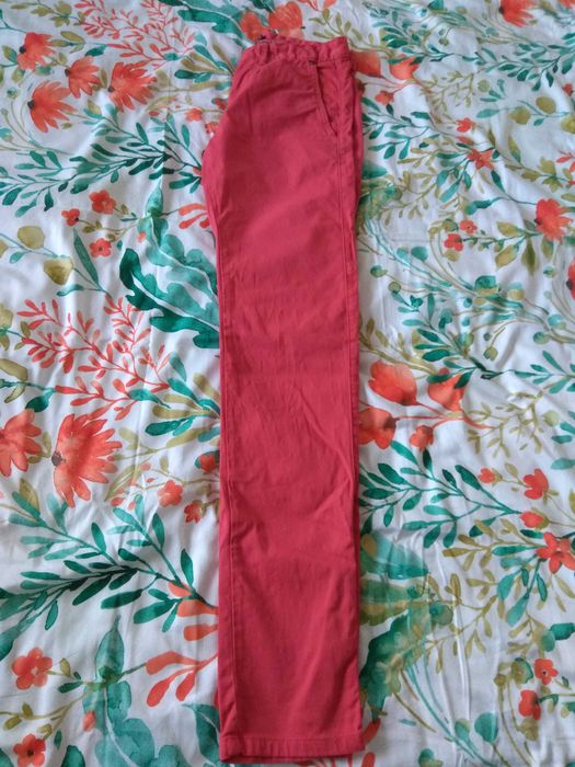 Spodnie damskie S materiałowe chinosy lekko poszerzane malinowe