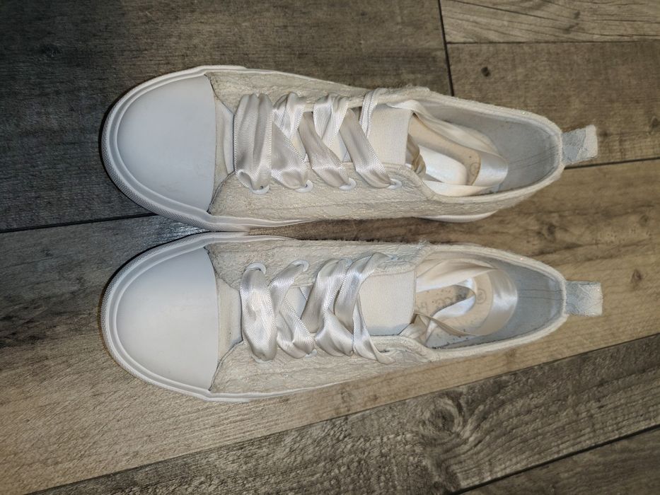 Tenisówki białe rozm. 35