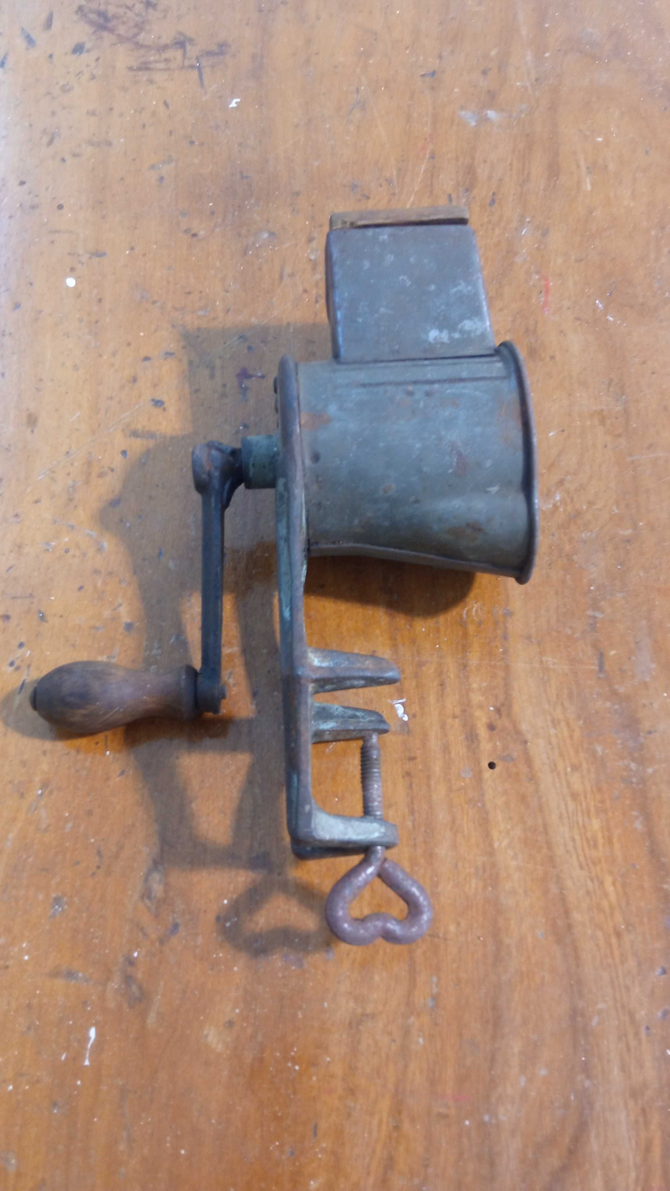 Ralador manual de frutos secos (vintage)