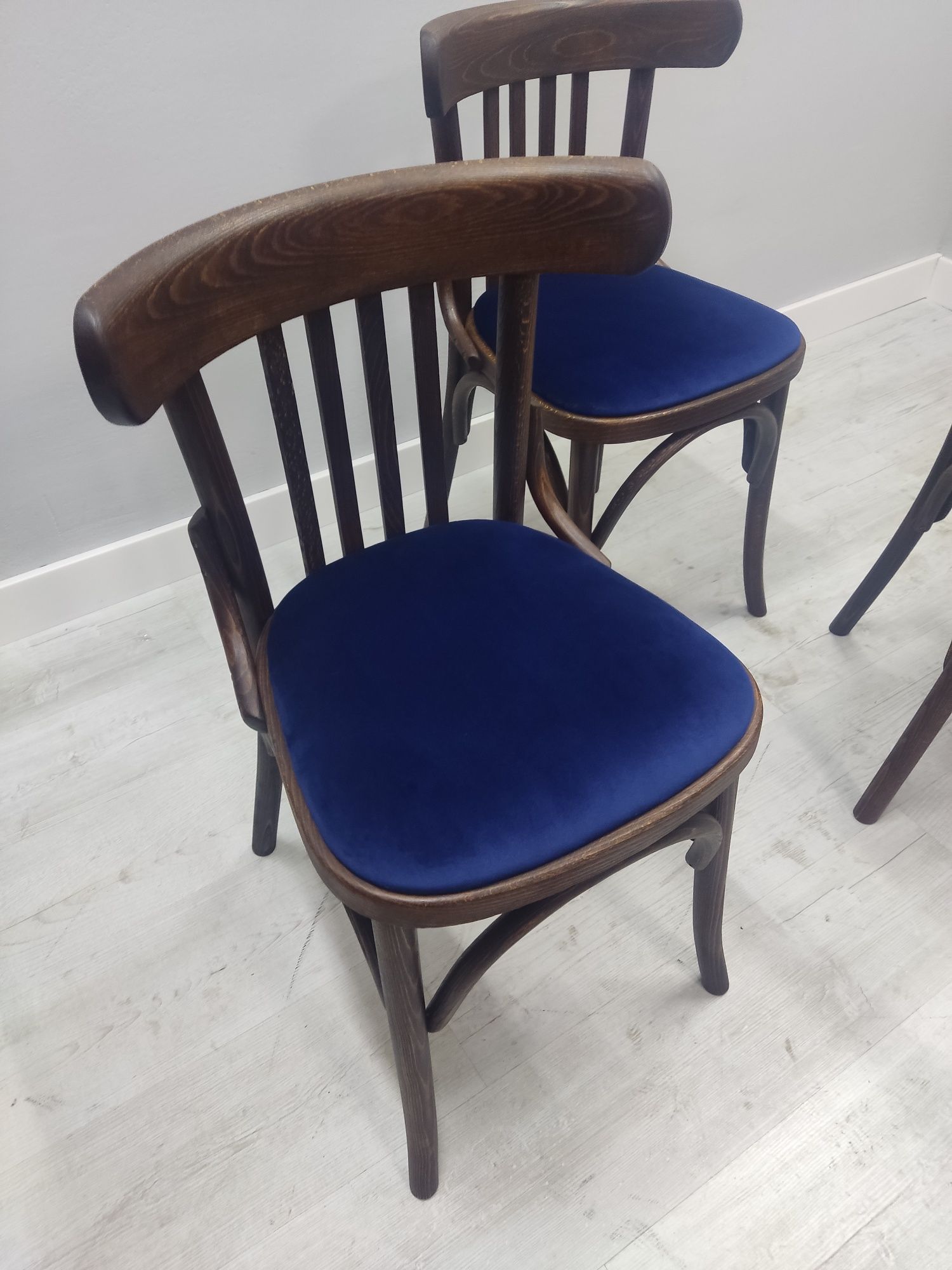 Krzesła gięte Thonet Fameg Radomsko dostępne 50 szt. do restauracji