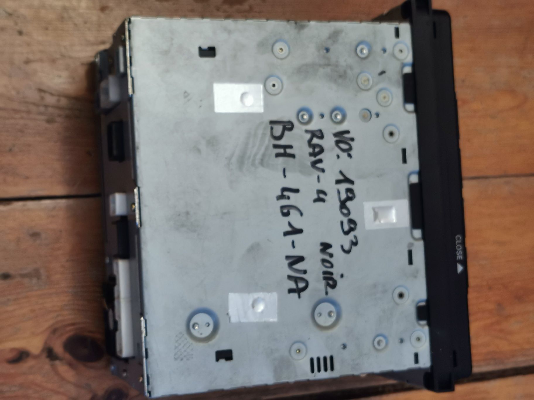 Radio/ panel nawigacji - oryginalne - Toyota Rav 4 II