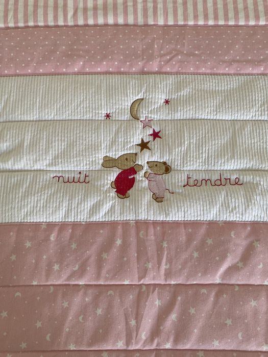 Edredão de bebé rosa e branco - berço / cama pequena
