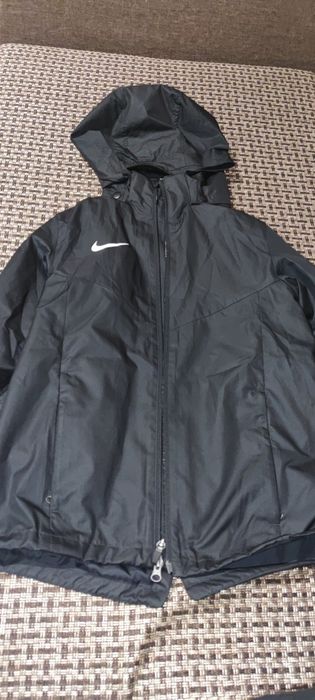 Нова куртка весна Nike