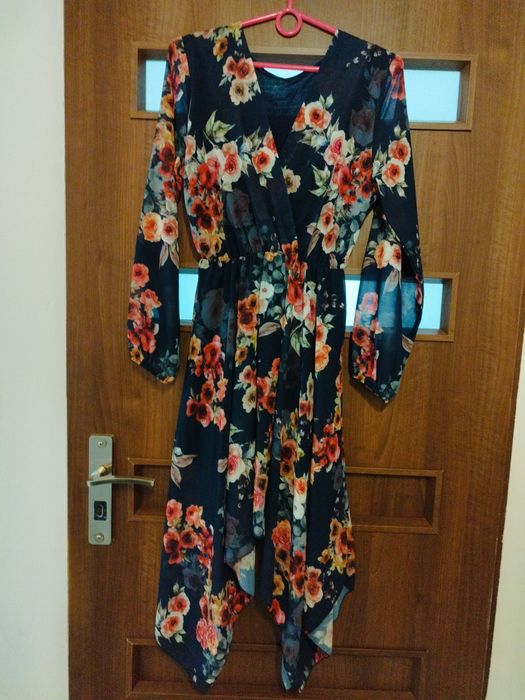 Sukienka asymetryczna w kwiaty