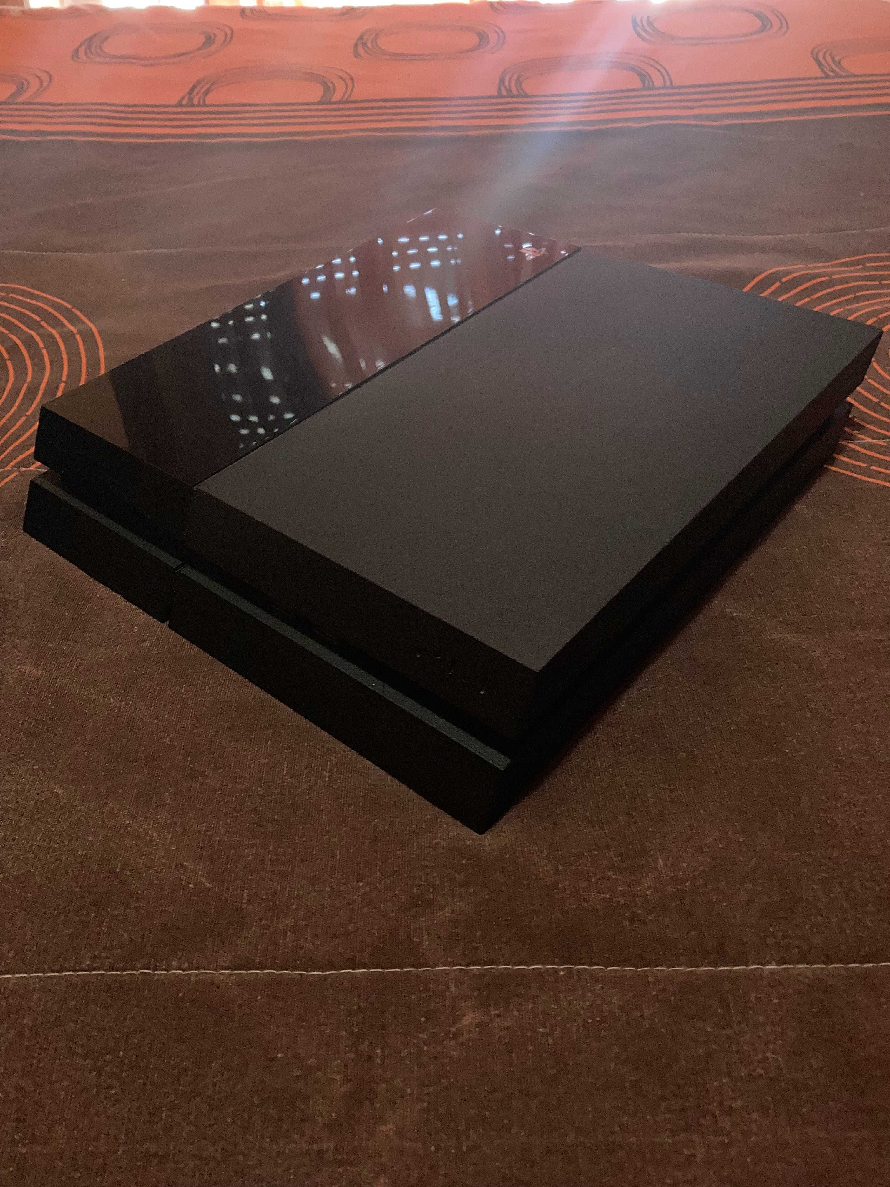 Playstation 4 com comando incluído