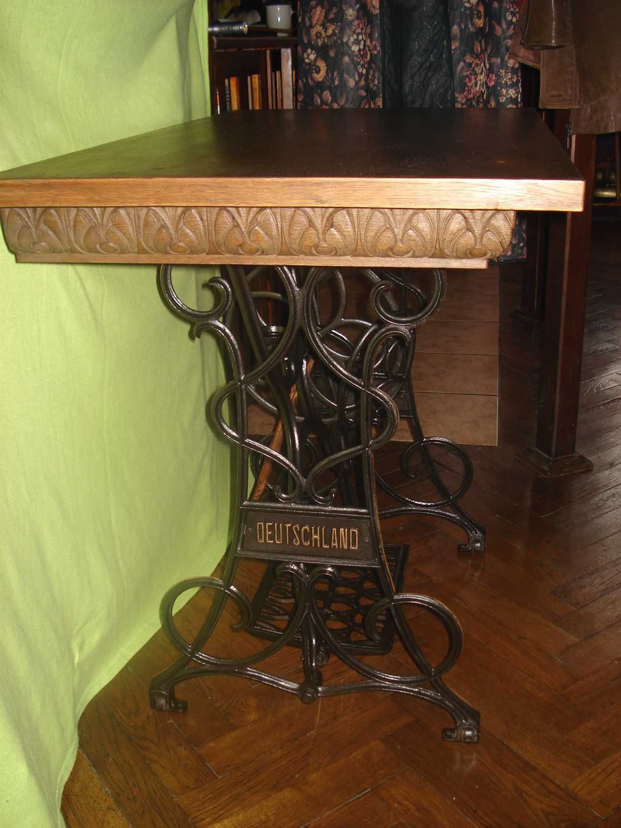 Stary stolik jednosrtonny