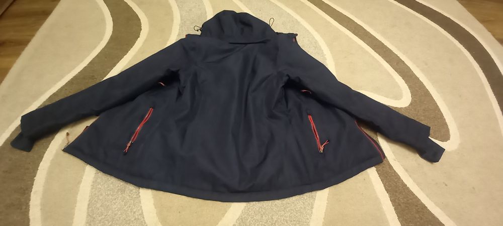 Продам жіночий лижний костюм.