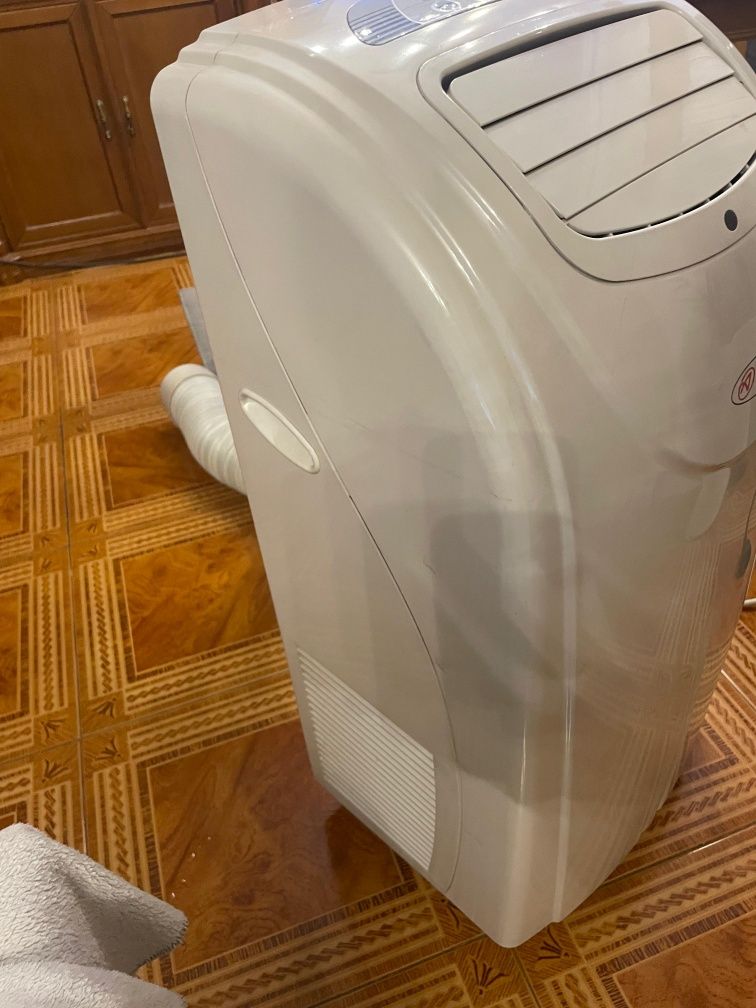 Ar Condicionado Portátil 12000 BTUs – Quente e Frio | Como Novo