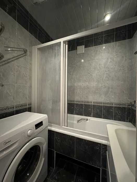 Продам  3к квартиру, м.Защитников Украины,Героев Харькова,89(код87530)