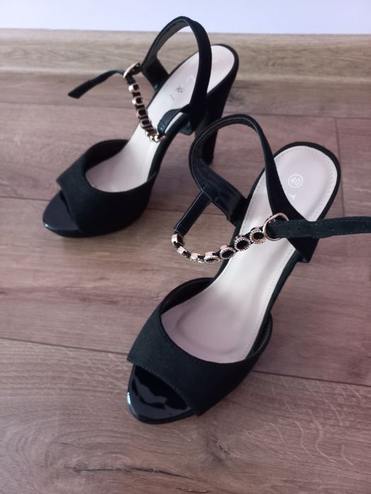 Жіночі босоніжки