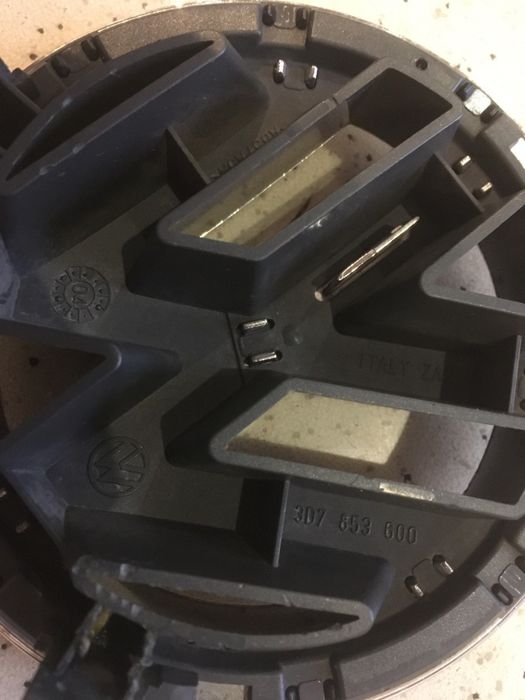 Логотип/емблема виробника Volkswagen Phaeton 307853600