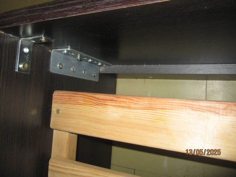 Łóżko 160/200 cm ze stelażem /wenge/.