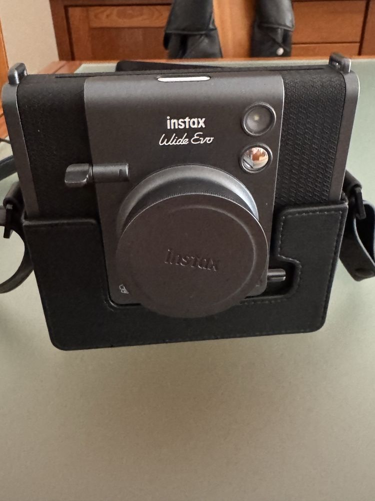 Câmara Instax Wide Evo