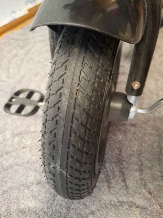 Велосипед трьохколісний Tilly CAYMAN,від 9 місяців.