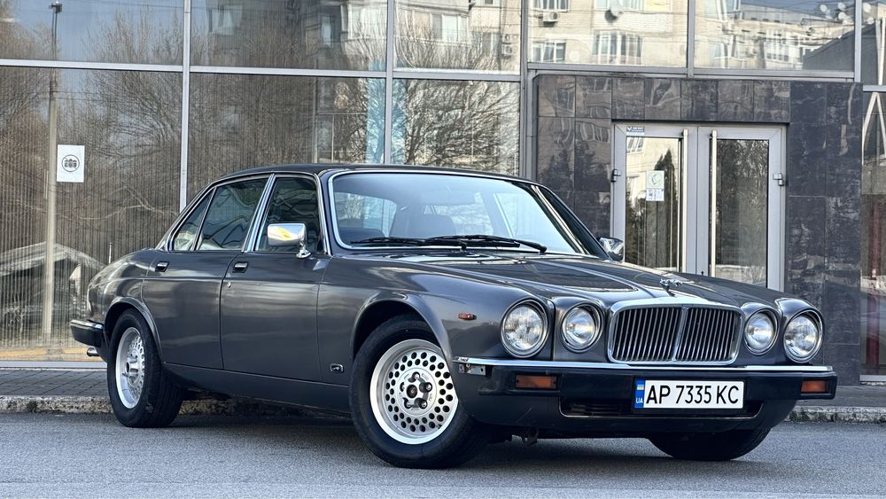 Продам эксклюзивный Jaguar XJ12 Daimler