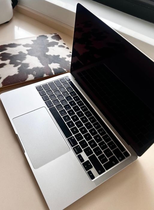 MacBook Pro (13-inch, M1, 2020)
Apple M1
8GB