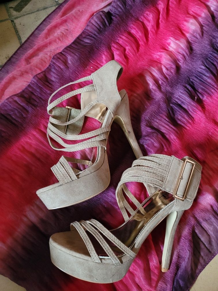 Buty na obcasach 38 nowe