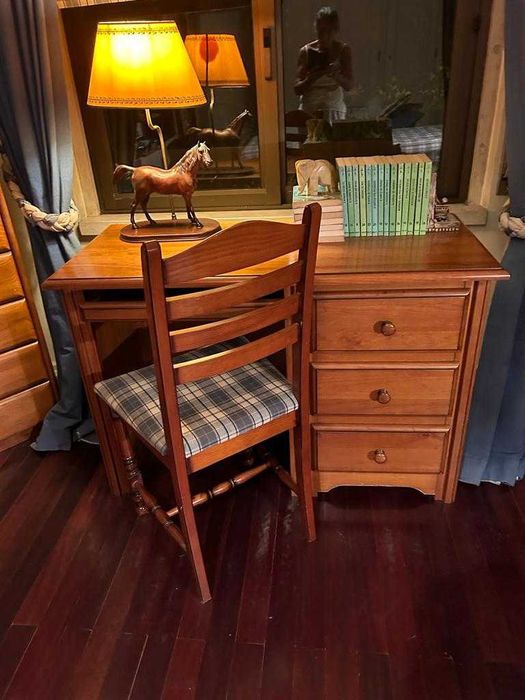 Vendo Mobilia de Quarto de Solteiro