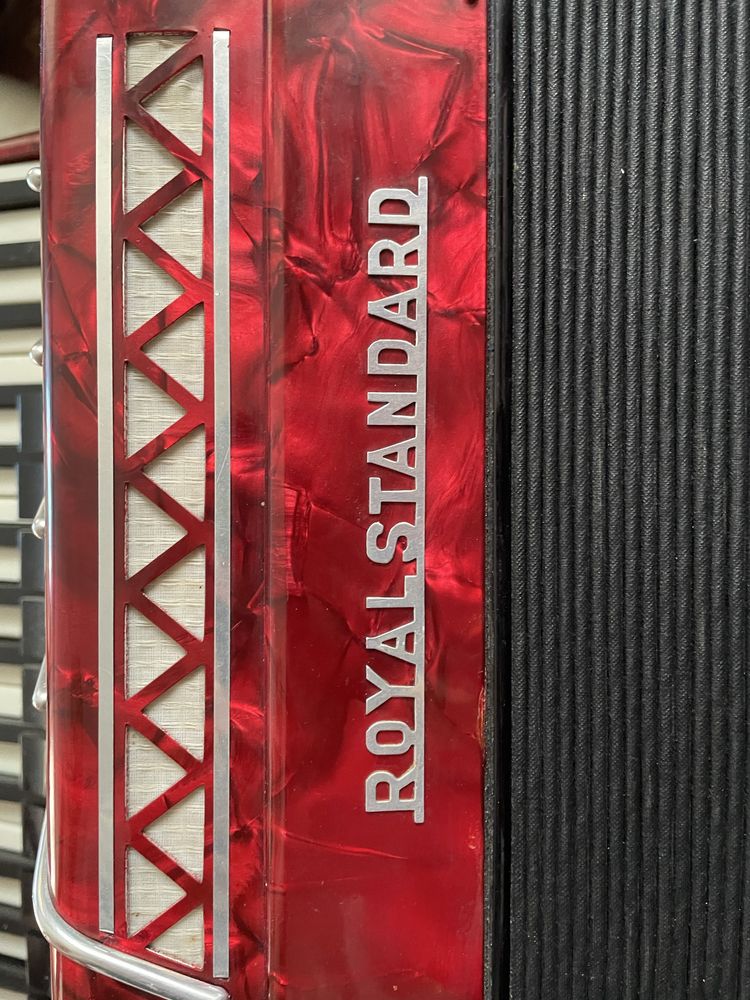 Продам акордеон  Royal Standard Montana