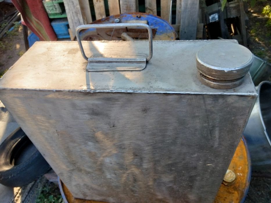 Продам канистру нержавейка.