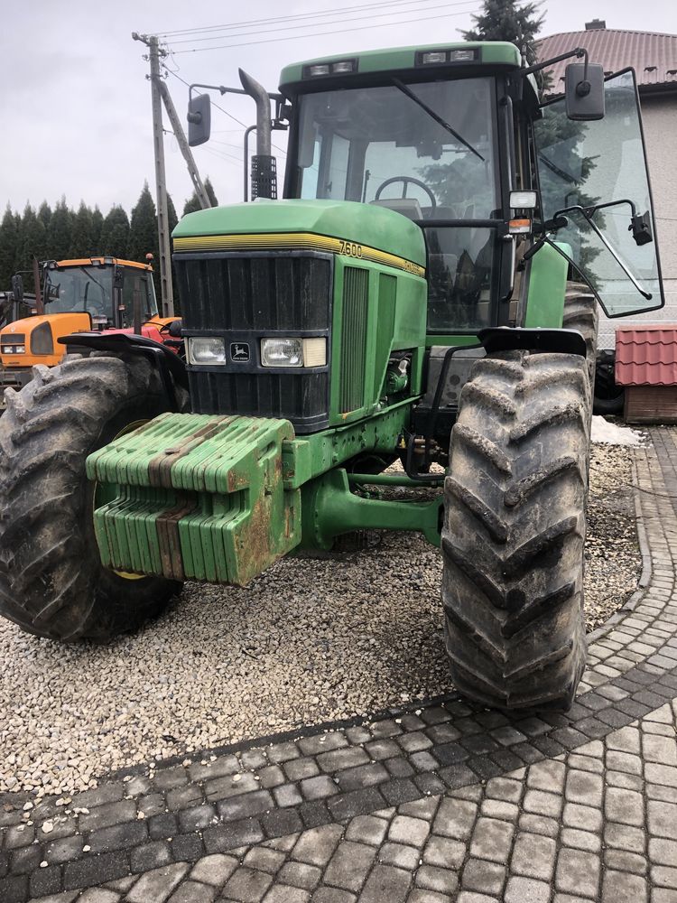 Ciagnik rolniczy John Deere 7600