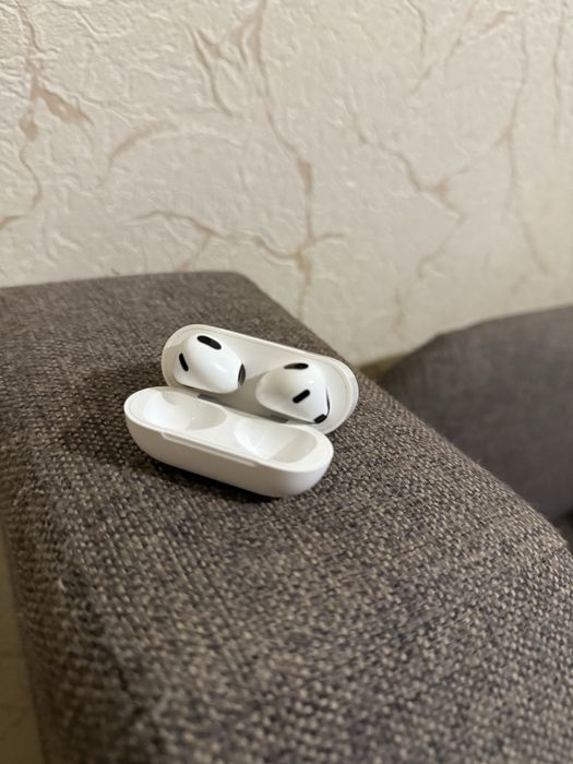 Продам Airpods 3