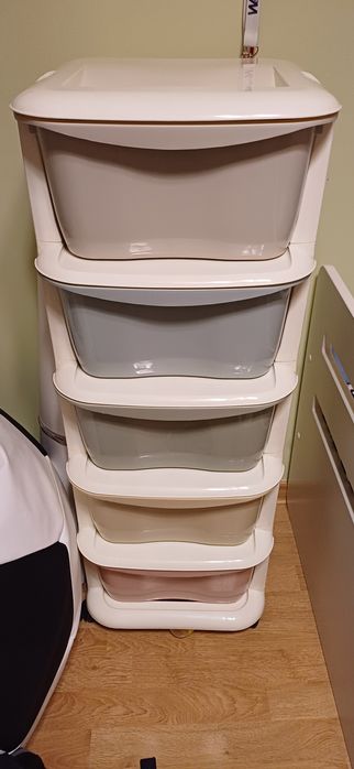 Organizer, regał, pojemniki na zabawki na kółkach