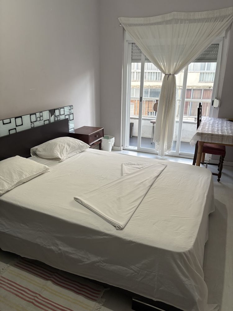 Atenção Ao anúncio Quarto na Cova da Piedade