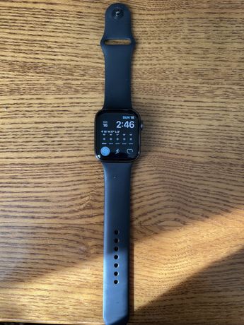 Apple Watch Series 5, 44mm (170$)