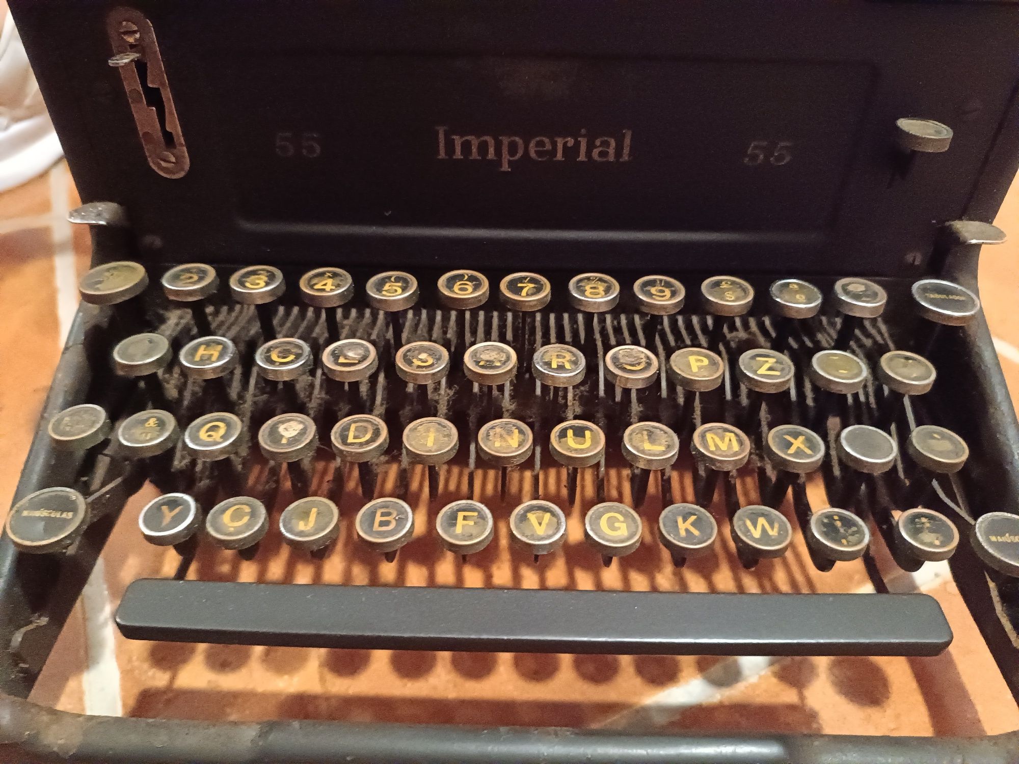 Maquina de escrever (Imperial 55) teclado AZERT de cor preta