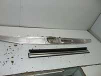 Mercedes w124 friso da mala em aço inox e pousa pes