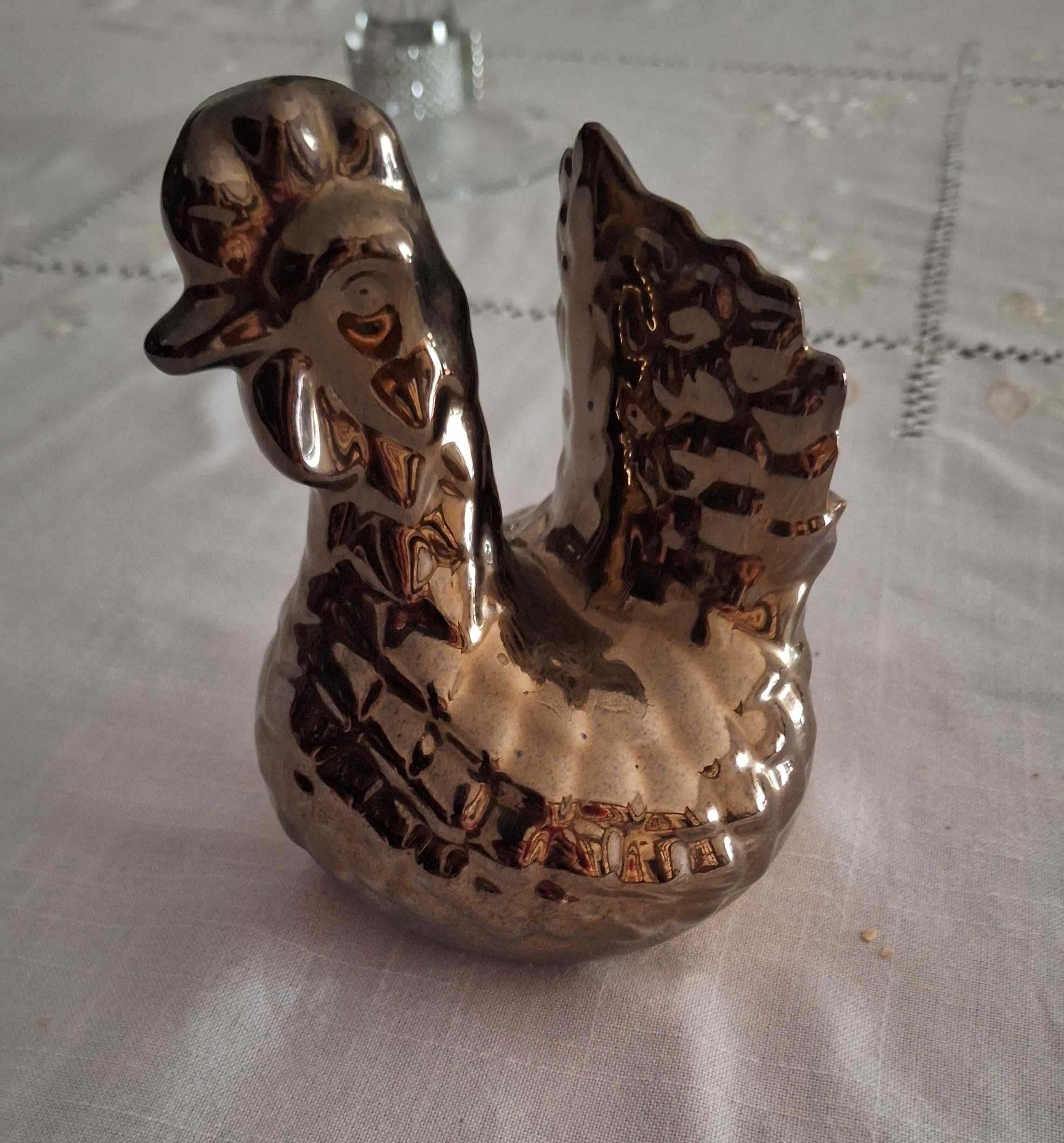 Peça em cerâmica - galinha, para decoração
