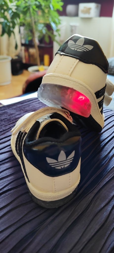Buty / adidasy Adidas r. 21, ze świecącą podeszwą