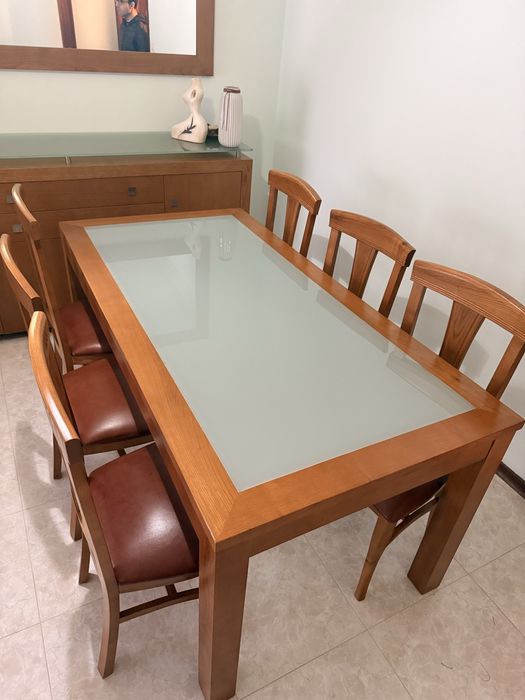 Mesa + 6 cadeiras (tudo igual a novo)