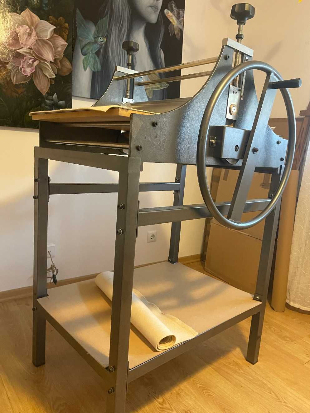 Tórculo profissional de estampagem e gravura