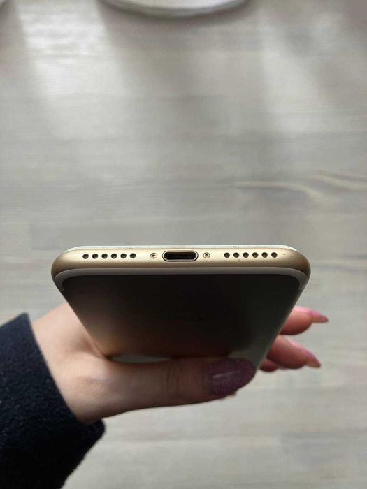 Продам IPhone 7 32Gb Gold