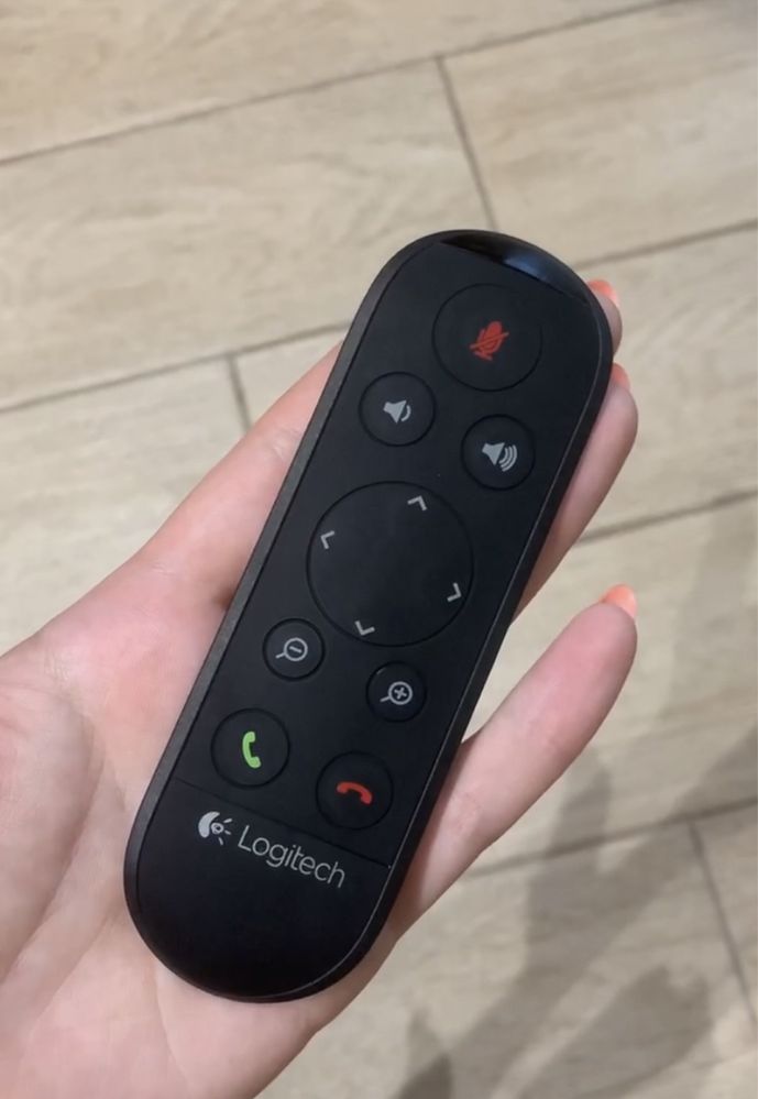 Вебкамера с пультом управления Logitech