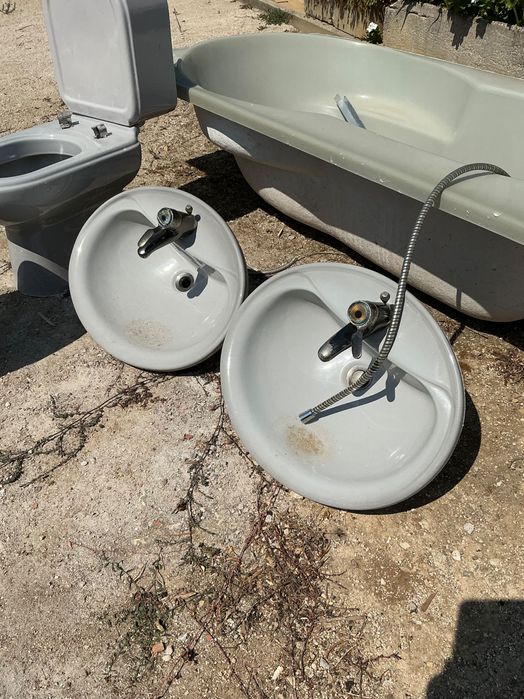 Conjunto de loiças e banheira