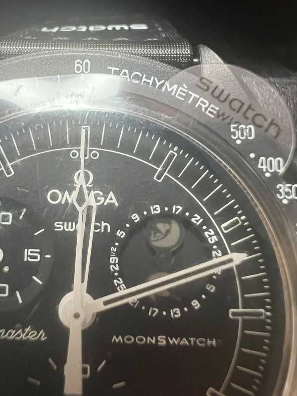 Omega x Swatch Snoopy SO33B700 - Czarny zegarek z kosmicznym Snoopy