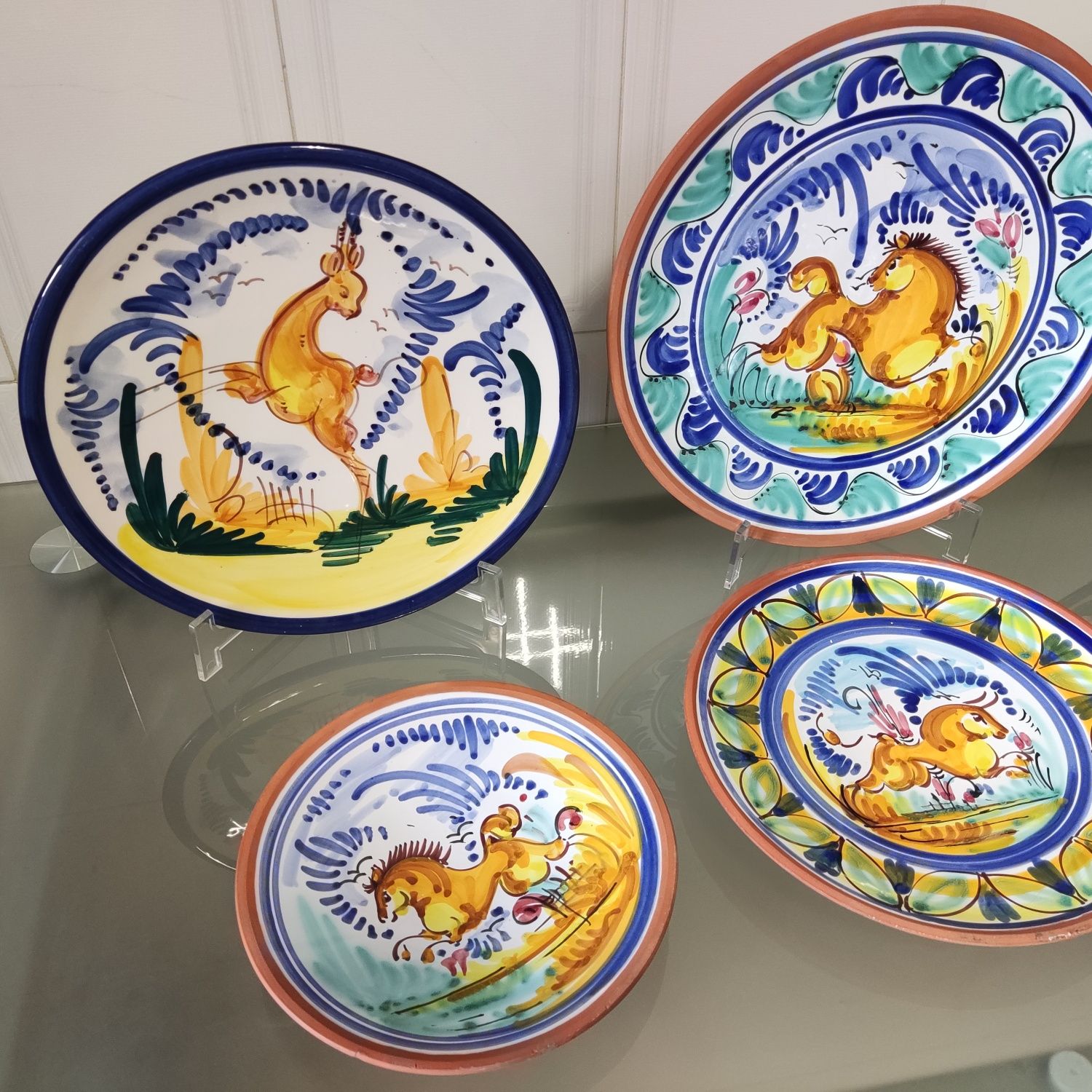 Conjunto de cerâmica / pratos pintados à mão - Manises, Espanha