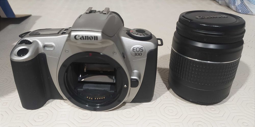Máquina fotográfica Canon EOS 300 kit