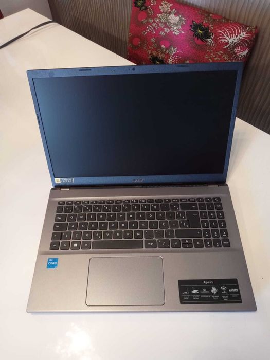 Portátil Acer Aspire 5 A515-57