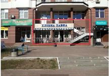 СуперФасад на Ахматової -  80м2 торгове приміщення.
