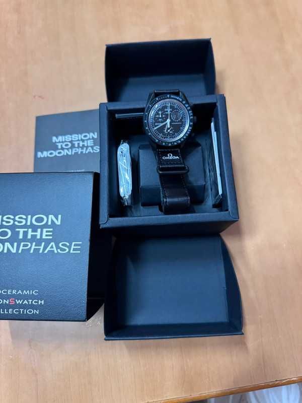 Omega x Swatch SO33B700 Snoopy - Unikatowy Model