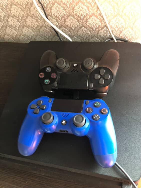 Продам PS 4 (sony playstation)
