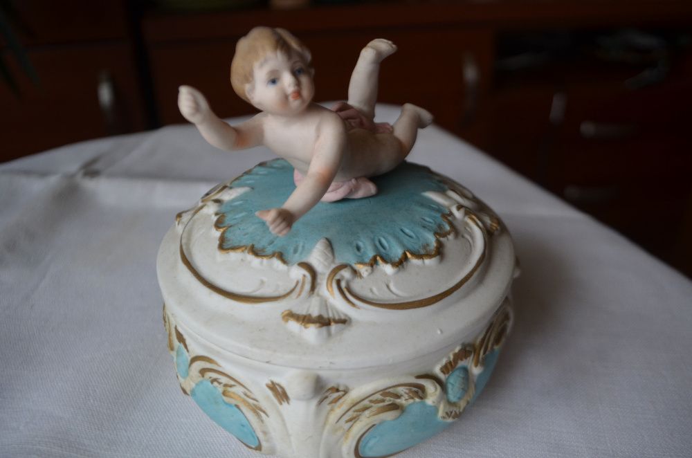 puzderko porcelana biskwit amorek