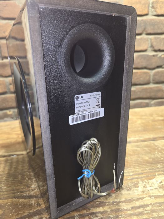 LG FAS 166 F , kolumny